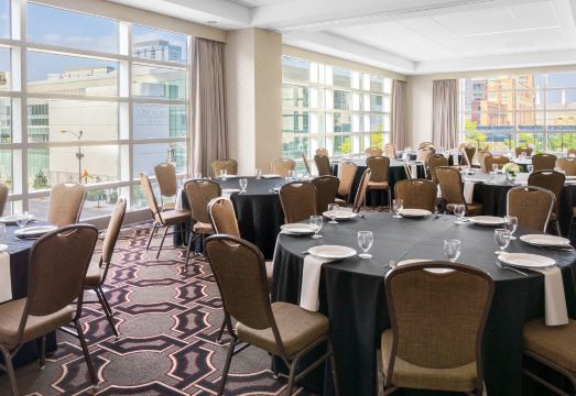 4. 홈2 스위트 바..