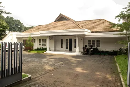 Elenor's Home at Eyckman Отели рядом с достопримечательностью «Parahyangan Catholic University»