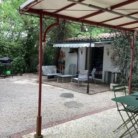 Studio Avec Terrasse et Pergola Dans Propriété Calme et Sécurisée