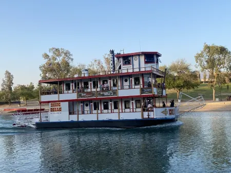 Heated Pool! WiFi Large Enclosed Yard Jetted Tub Smart TV BBQ Garage Parking