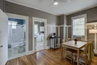 Stylish Vintage Apartment in Midtown Close to All!