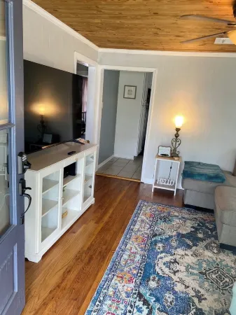 The Cajun Cottage - Downtown Cottage Отели рядом с достопримечательностью «Crying Eagle Brewing Company»