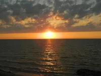 3 Br/3Bath Lakefront Condo-Sleeps 8 Beach Level-Indoor Pool , Private Beach