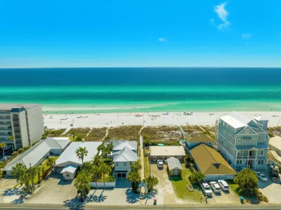 Private Pool Backyard Oasis! Tiki Bar. 3 blocks to beach. Quiet West End by 30A!