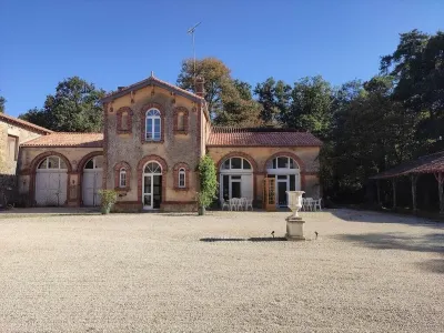 Château du Parc Soubise - Gîte Saubonne Hotels near Etoile Verte Basket