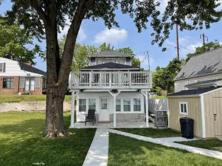 Waterfront Retreat with Private Beach and Amazing View on Chesapeake Bay