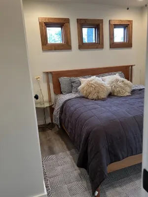 Natures Hideaway..2 Bedroom Plus Loft next to Lake