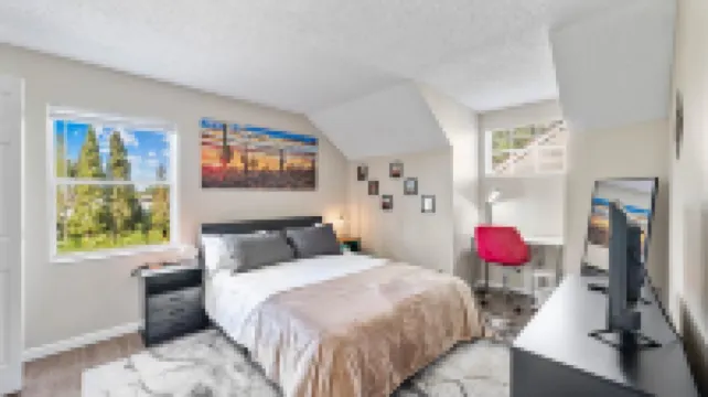 Serene 4BR Lakeside Retreat - Fire Pit & Comm Pool