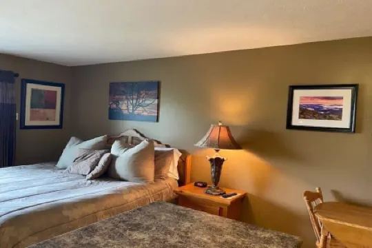 Ski In & Out Mountain & Firework Views Studio