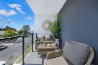 HOT New Chic 3 ensuite ap. Redcliffe, Brisbane Hotels in Redcliffe