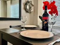 Luxe Condo Double Bed Bliss Getaway near Disney Dollar Tree 주변 호텔