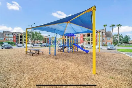 Luxe Condo Double Bed Bliss Getaway near Disney Отели рядом с достопримечательностью «Джайв Кидс Уорлд Виллидж»