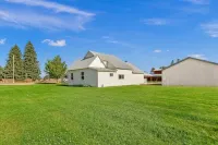 Remodeled Farmhouse near Silver Creek for fly fishing and Craters of the Moon