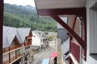 T4 apartment in the heart of the village, 4 Diamonds, secure Wifi, Hotel a Saint-Lary-Soulan