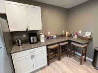 Cozy Modern Home with two stall Garage Wi-Fi Hotels in Cedar Rapids