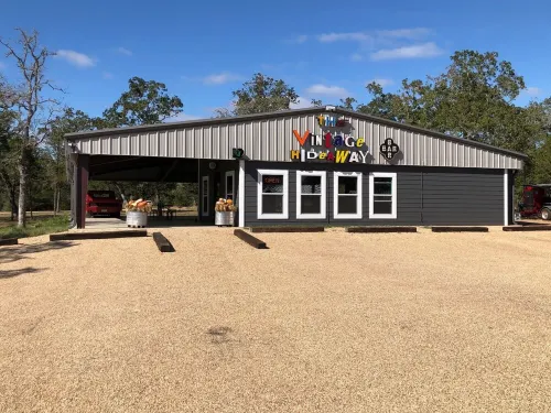 01 Lonestar - Carmine Cottage with a Country View