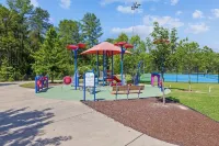 Where Relaxation Meets Home, KING Suite Retreat, 14 MINS to RDU Airport, POOL