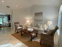 Island Paradise! Beautiful Elegant Tropical Home with Private Heated Pool! 比斯坎灣住宿飯店
