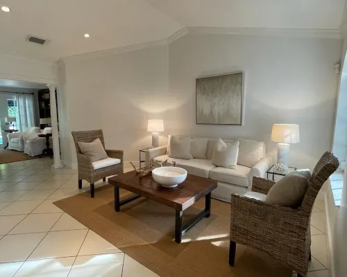 Island Paradise! Beautiful Elegant Tropical Home with Private Heated Pool! 키비스케인 호텔