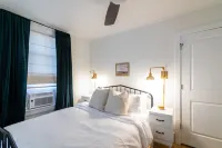 Downtown Bellefonte Modern Loft- 9 miles to PSU Hotels in Bellefonte