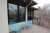 Treetop Retreat With Seasonal Views of the Kalamazoo River