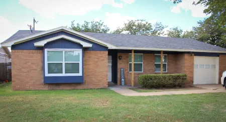 High Plains Hideaway-Cozy and convenient to TTU, LCU, Medical District and more!