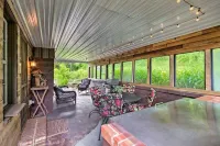 Historic Cabin in Little Switzerland w/Fire Pit-Walk to village and shops!