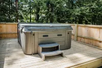 Main Street Village&Mirror Lake see Olympic Ski Jumps w Firepit Hottub Foosball