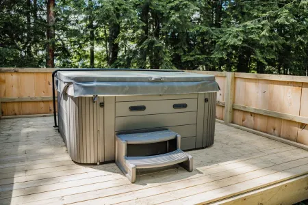 Main Street Village&Mirror Lake see Olympic Ski Jumps w Firepit Hottub Foosball