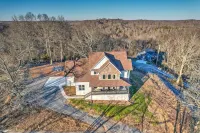 Nashville Getaway!  Just 20 min from Nashville! Amazing views! Peaceful setting! Hotels near Moss-Wright Park