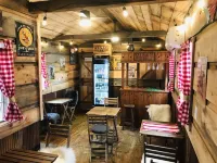 Moonshine Cabin tucked away on the Mountain,Great Location with private Hot Tub!