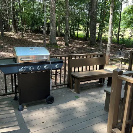 Cozy Cabin on Wooded Acre, Fire Pit, Games, Fully Equipped. Ucstr License#020096