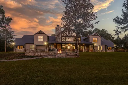 Gorgeous Mountain Lodge on Privately-Owned Lake - Sleeps 30!