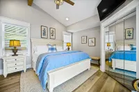 Canary Cottage Lakehouse on Jackson Lake