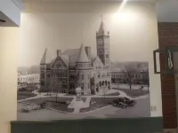 MJ's Penthouse ,a piece of paradise on Monroe's historic square