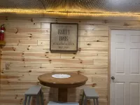 Scenic Cabin by the Lake