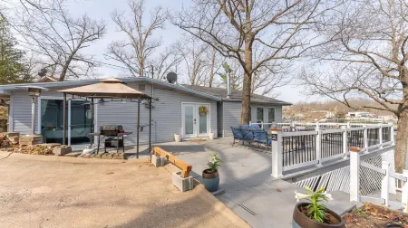 Cozy Lakefront House & Private Dock in Osage Beach! June Special! Check it Out!