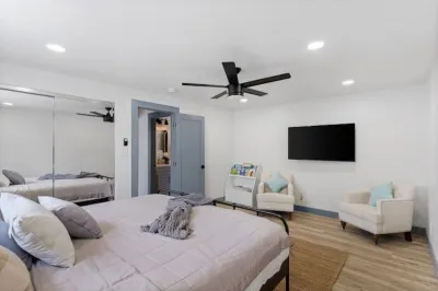 Outdoor Bar/Jacuzzi/Ocean & Bay Breeze Hideaway Hotels near Chula Vista Heritage Museum