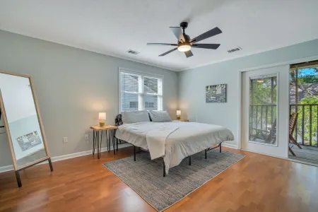 Spacious 3 bedroom townhouse - short walk to beach