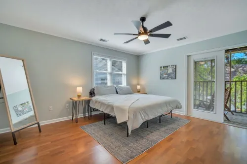 Spacious 3 bedroom townhouse - short walk to beach