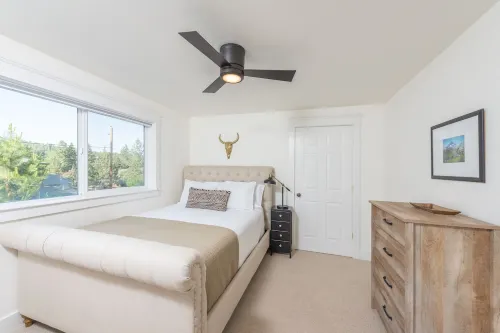 ~LARGE WESTSIDE HOME~ Walk to everything! Welcome to KINGSTON HOUSE