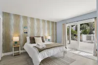 Stunning Coastal Escape w. private pool & spa, arcade, near themed parks & beach Hotels near Cordova Park