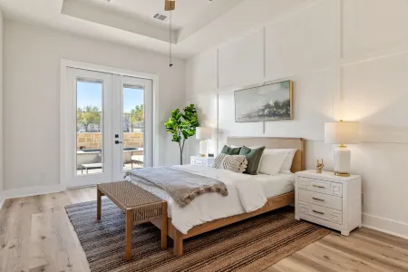 Reina Del Lago - BRAND NEW Lake LBJ, Private Heated Pool, Community Boat Ramp