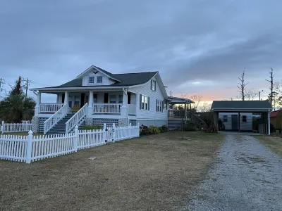 Water View&Access~ Game Room~Sunrise~Beach~Kayak Fishing~Close to Ferry~Sleeps 6 레이크 로드 와이너리 주변 호텔