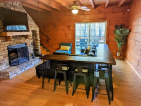 Nido Cabin - Close to attractions, Hot Tub, Game Room, Massage Chair