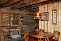 "Jack London's Cabin", Genuine Alaskan Log Cabin built by owners! Self check in.