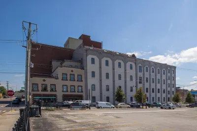 Historic Luxury Condo in downtown Knoxville  -FREE PARKING-