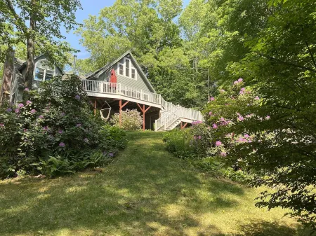 Secluded 2-Acre Lakefront Home! Book Your Getaway!