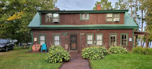 Big Chip Lodge. Awesome View. Dock 50' Away. Authentic Historical Wisconsin.