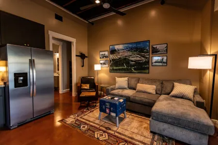 Incognito #1: Located Steps from the Scotsman General Store - Downtown Laurel